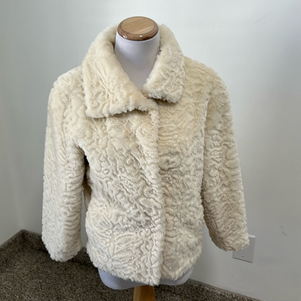 💕 White House Black Market Faux Fur Jacket